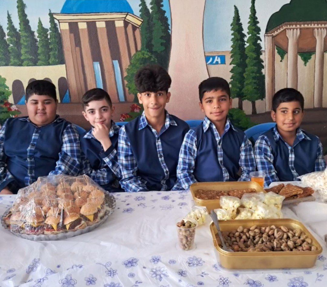 برگزاری بازارچه توسط دانش آموزان